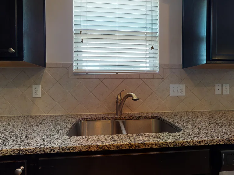 8032 Remington Heights Dr — Photo 6