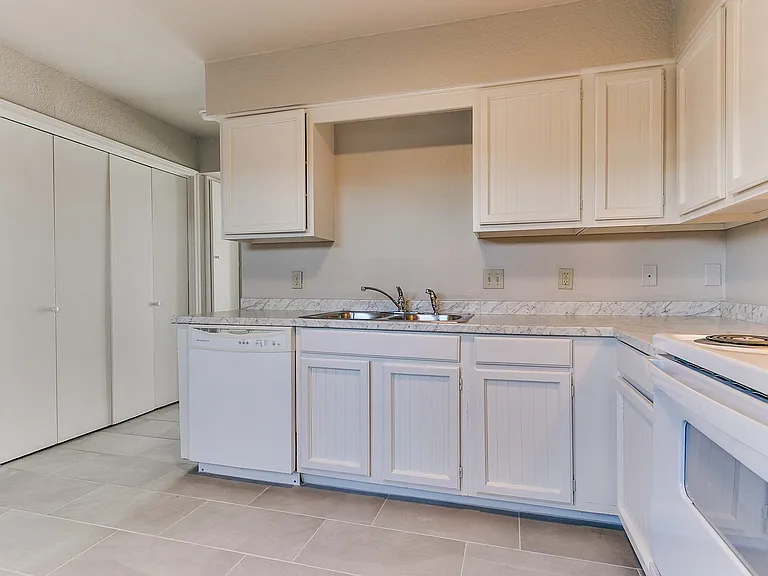 Kitchen, Laundry