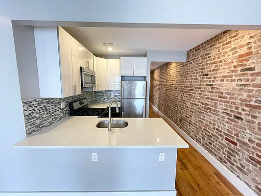 Rented by Bruma Realty LLC | media 4