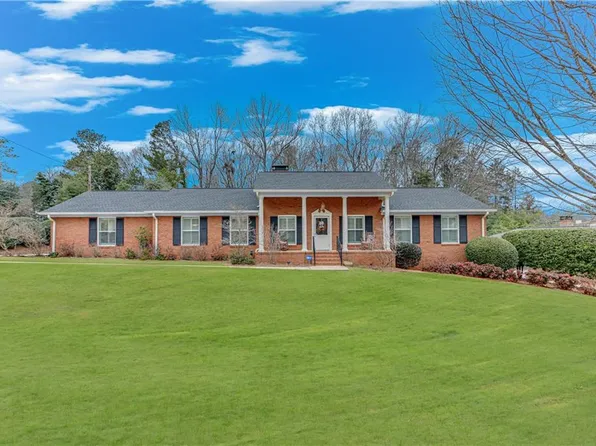 1376 Burns Dr, Gainesville, GA 30501