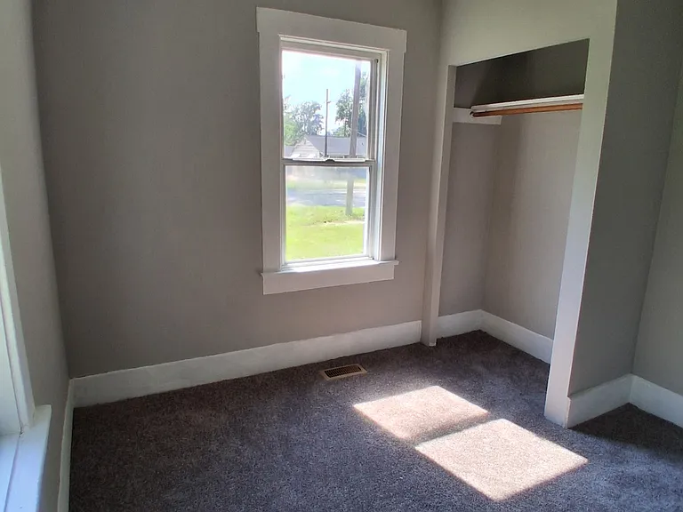 1180 N Summit Ave — Photo 5