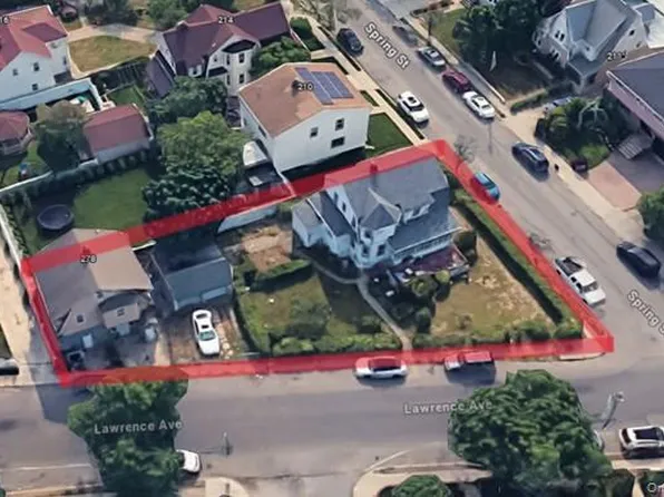 274 Lawrence Ave, Lawrence, NY 11559