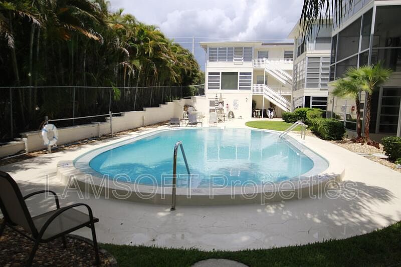 1st image of 1801 Lakeview Dr APT 209