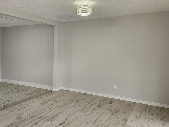 5th image of 416 Sayre Dr