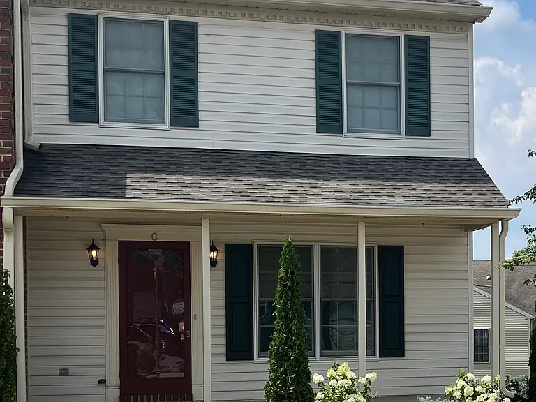 2077G Raleigh Rd — Photo 1