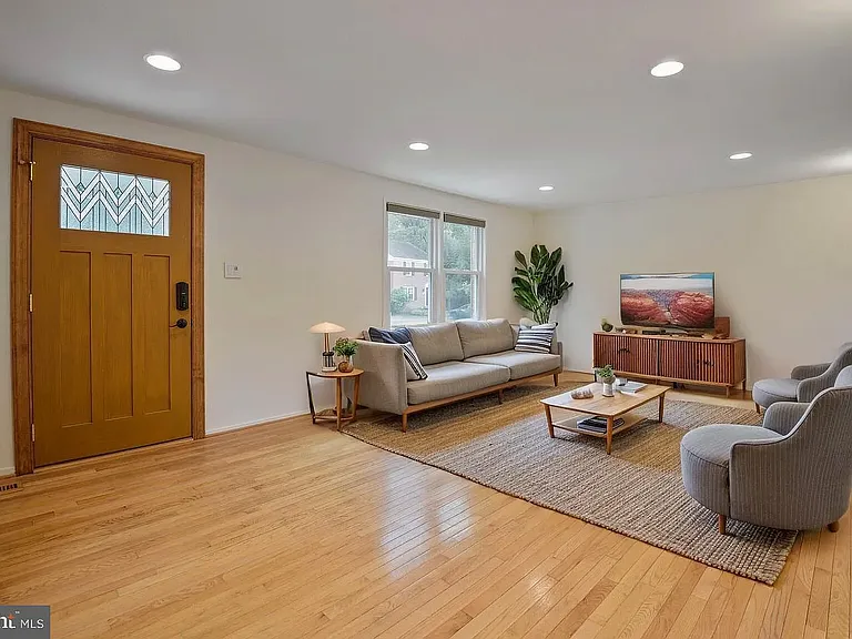 9321 Bentridge Ave — Photo 22
