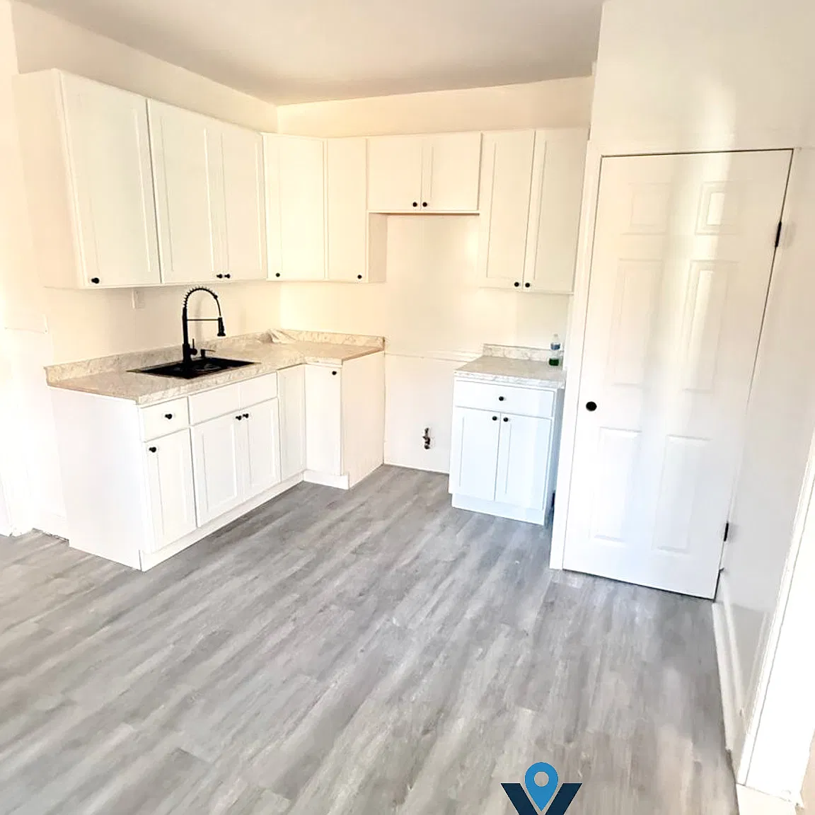 2 bed, 1000 sqft, $1,500 — Photo 2