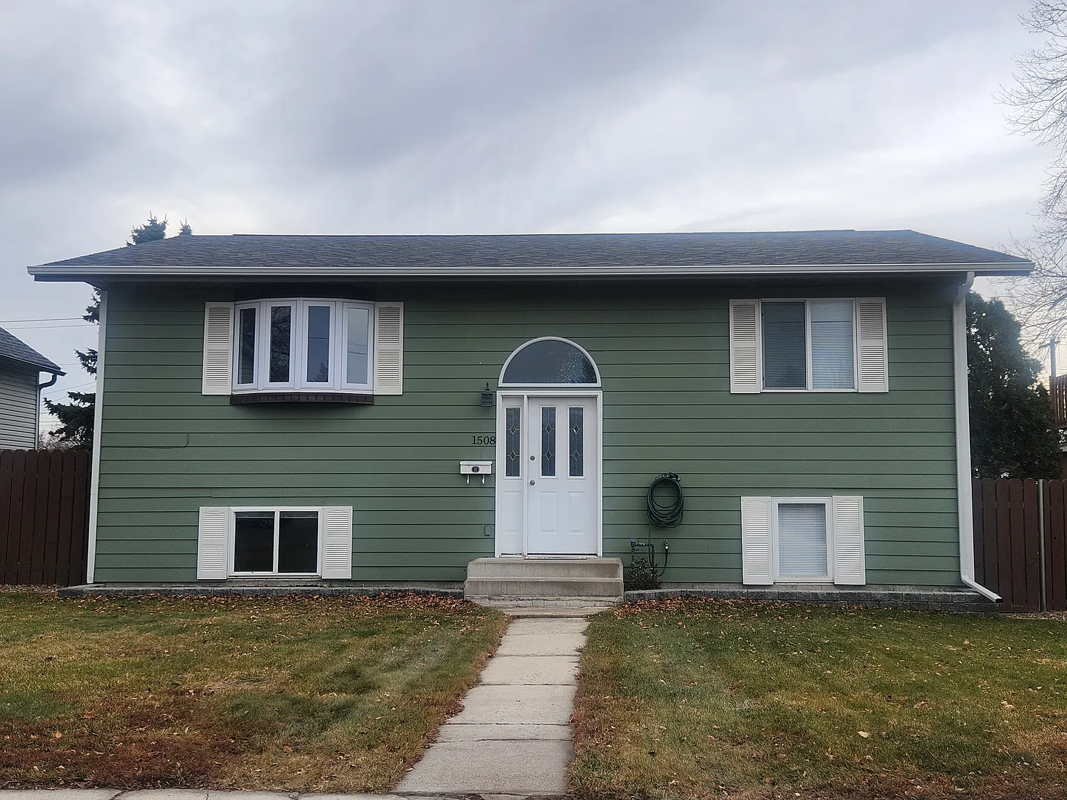 4 bed, 2016 sqft, $2,400 — Photo 1