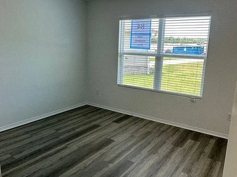 1400 Meadows Dr — Photo 13