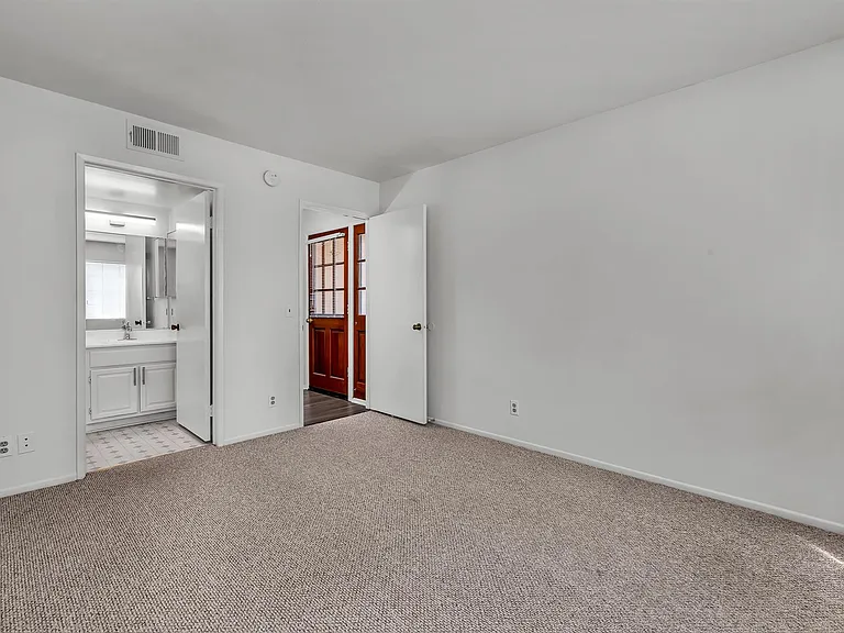 2415 Federal Ave #2419 — Photo 19