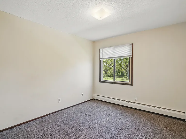 North Shore Apartments — Photo 19