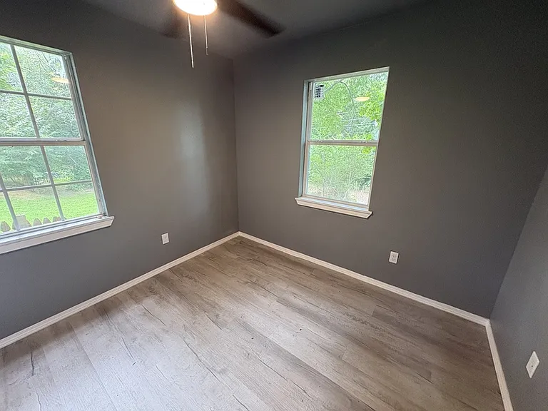 5724 N Frankfort Ave — Photo 5