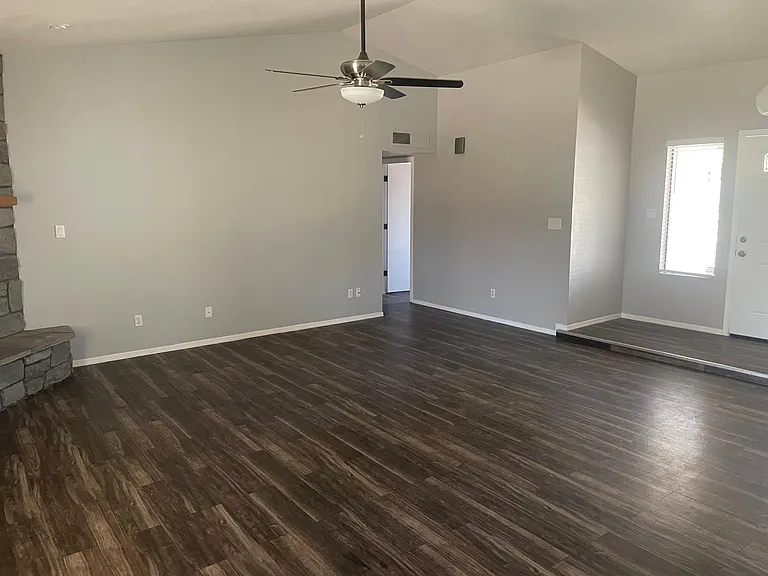 6103 E Ivyglen St — Photo 9