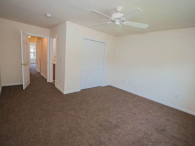 403 Parkview Ct — Photo 59