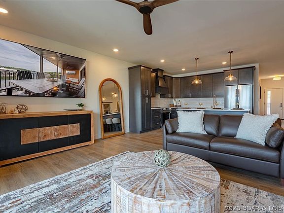 5th image of 4925 Robins Cir #4A