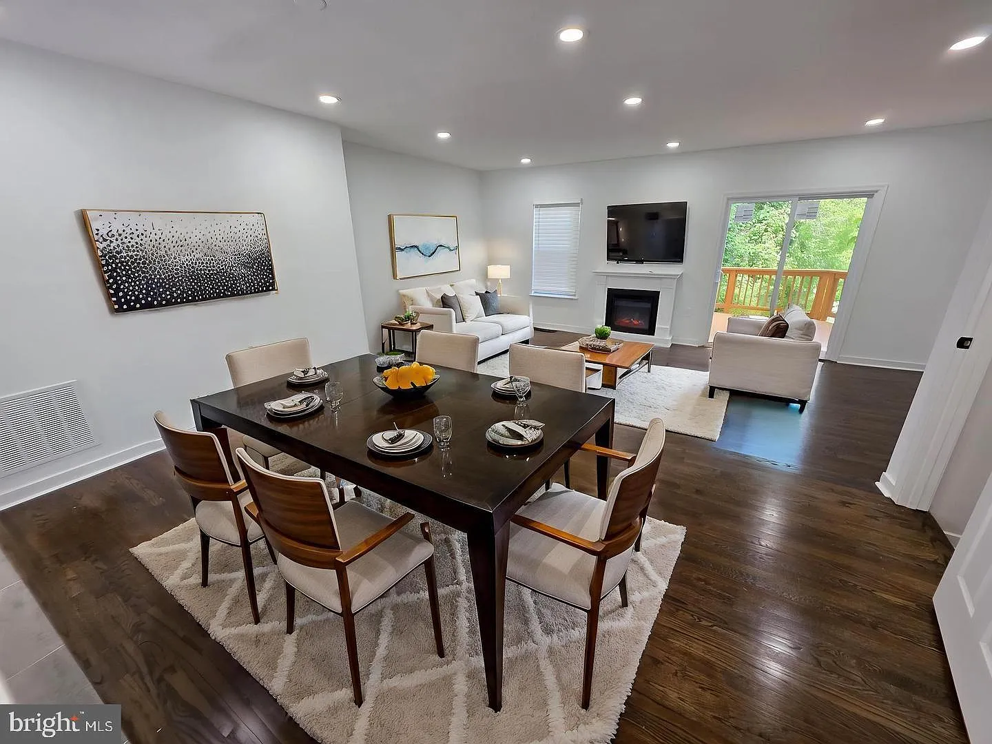 3 bed, 3.5 bath, 2016 sqft, $2,790 — Photo 2