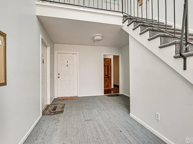 135-C Beverly Hill Ter — Photo 4