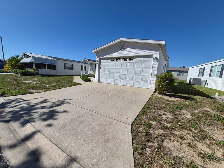 2113 Sawgrass Ln — Photo 3