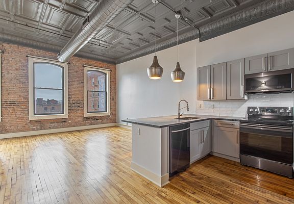 5th image of 321 S Salina St APT 502