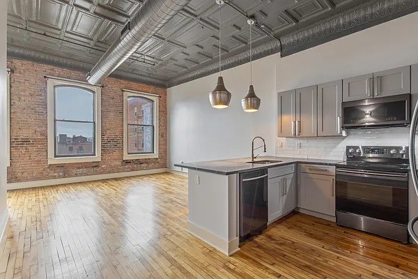 321 S Salina St #502 — Photo 5