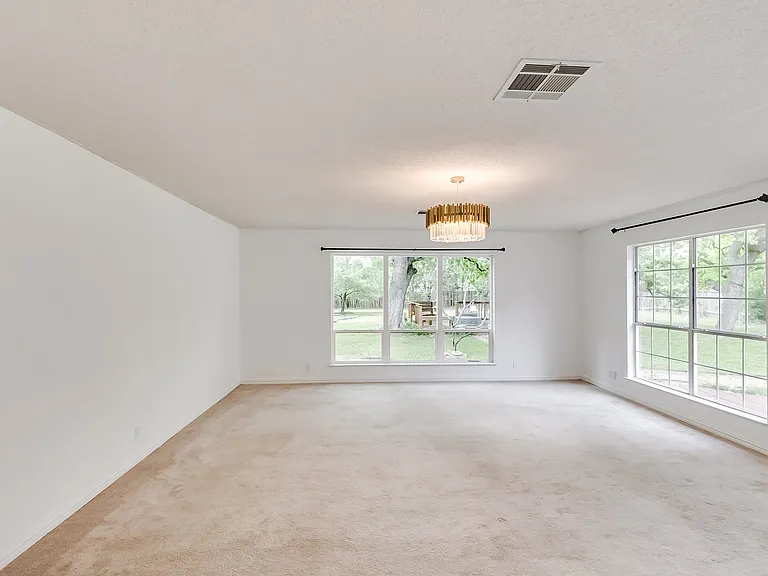 2106 Heather Dr — Photo 12