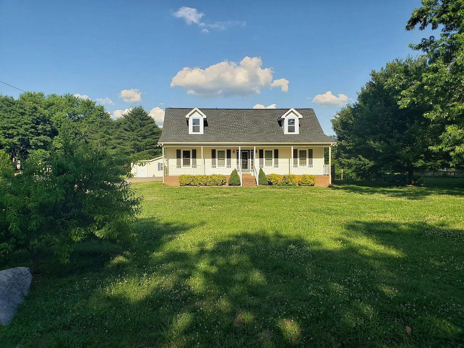 3 bed, 1840 sqft, $2,200 — Photo 1