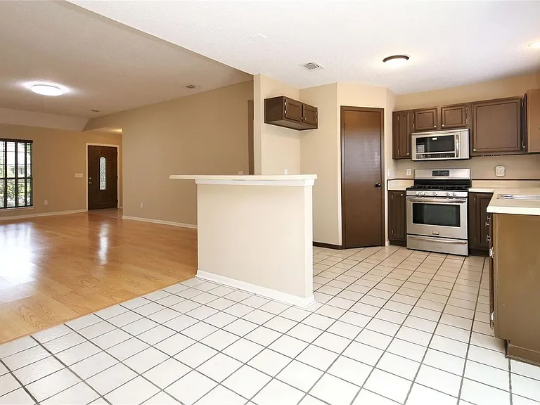 18203 Brooknoll Dr — Photo 5