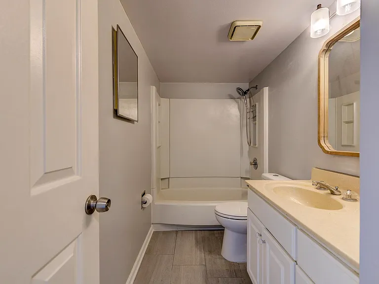 1640 E Swan Cir — Photo 13