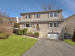 9 Walnut Ln UNIT 2, Harrison, NY 10528