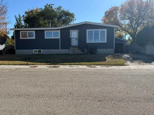 405 N 2nd Ave E, Bow Island, AB T0K 0G0