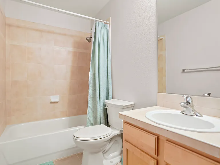 1727 N Pearl St #104 — Photo 17