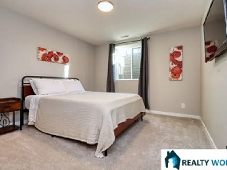 4547 Lewis Ave — Photo 14