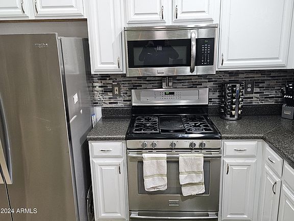 4th image of 40142 W THORNBERRY Lane