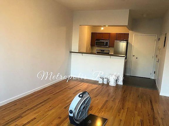 3rd image of 26-60 30th St #2R