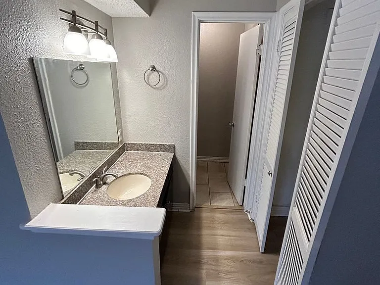 1402 Meadow Way — Photo 1