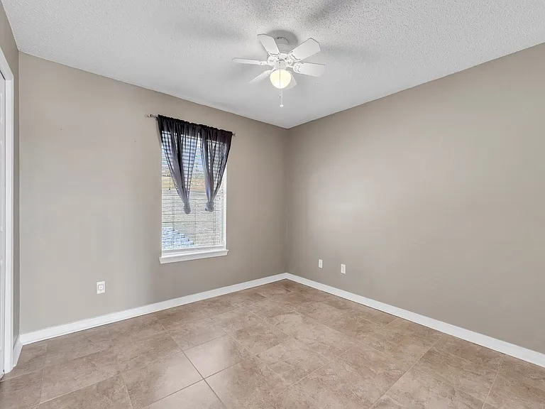 221 Trish Dr — Photo 18