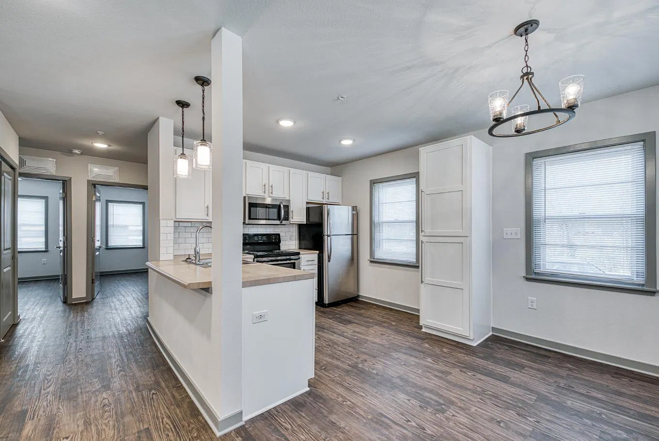 2 bed, 975 sqft, $900 — Photo 1