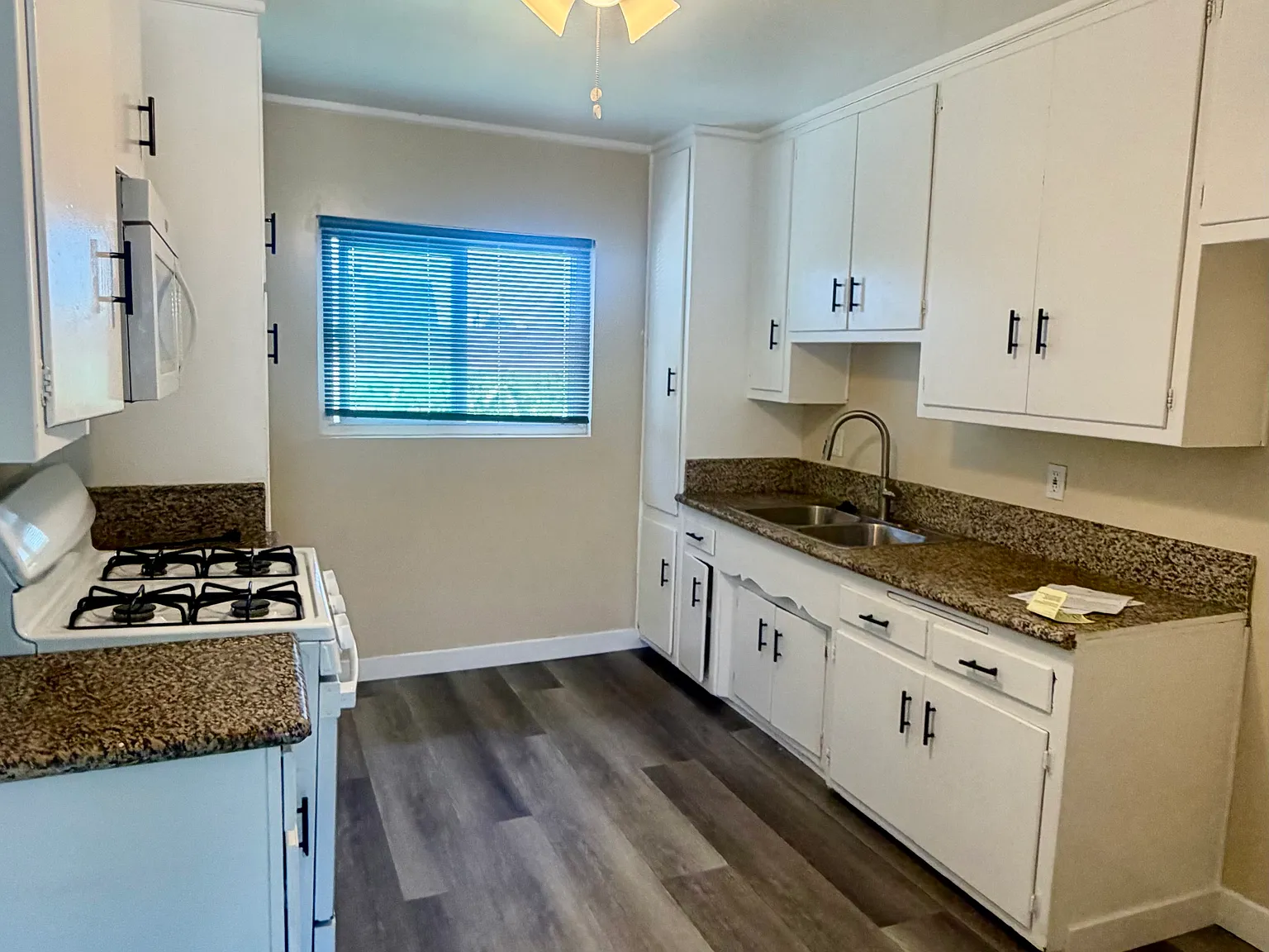 2 bed, 700 sqft, $2,250 — Photo 3