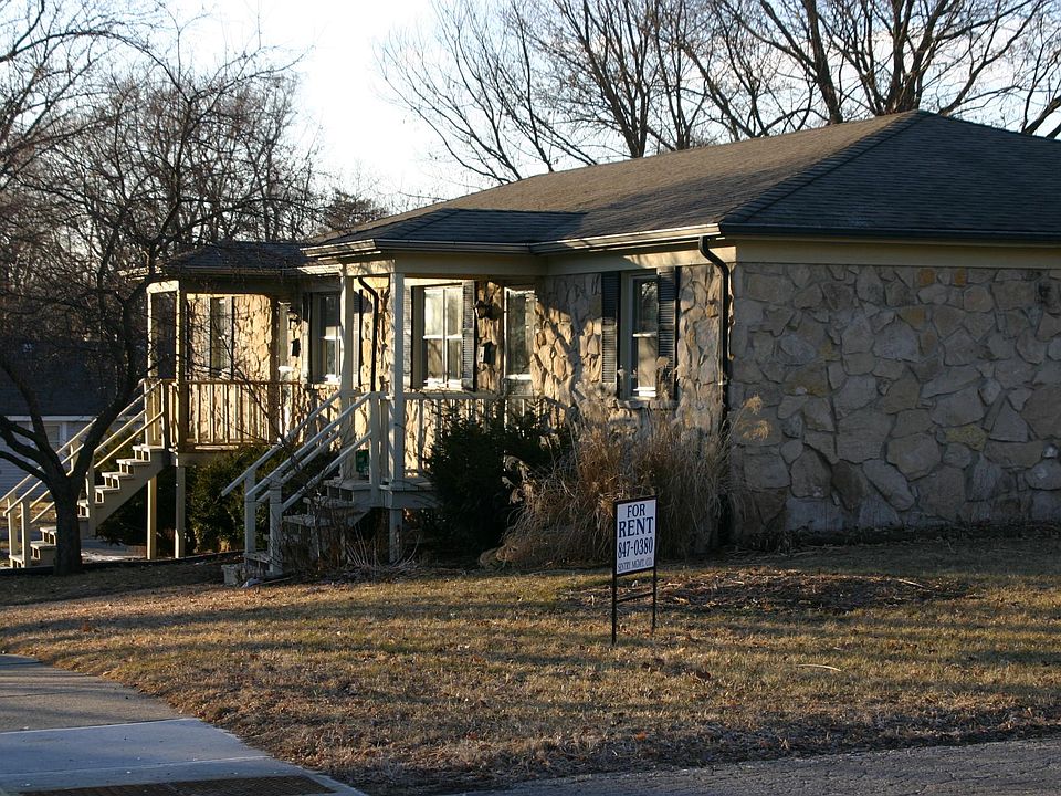 1st image of 498 Pleasant St