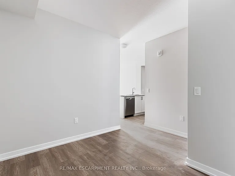 870 Queenston Rd #511 — Photo 2