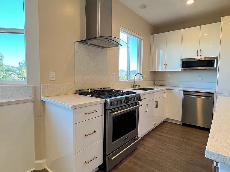 926 Warwick Ave — Photo 15