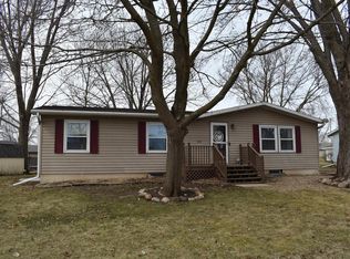 909 S 6th St, Osage, IA 50461