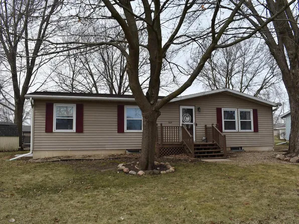 909 S 6th St, Osage, IA 50461