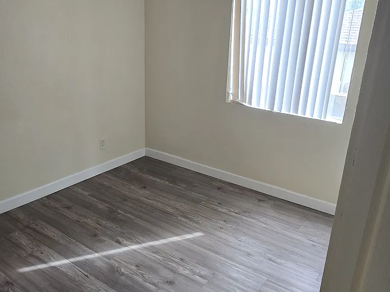 398 N 20th Dr #2 — Photo 5