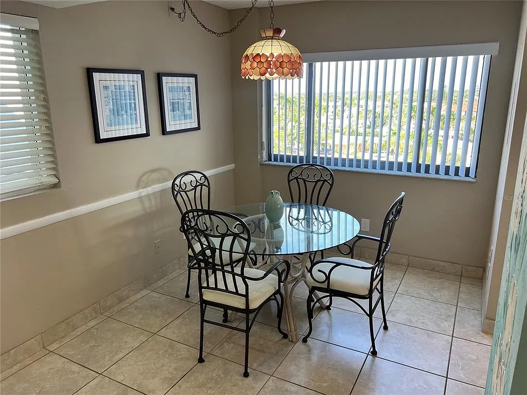 2 bed, 2.0 bath, 1200 sqft, $11,430 — Photo 4