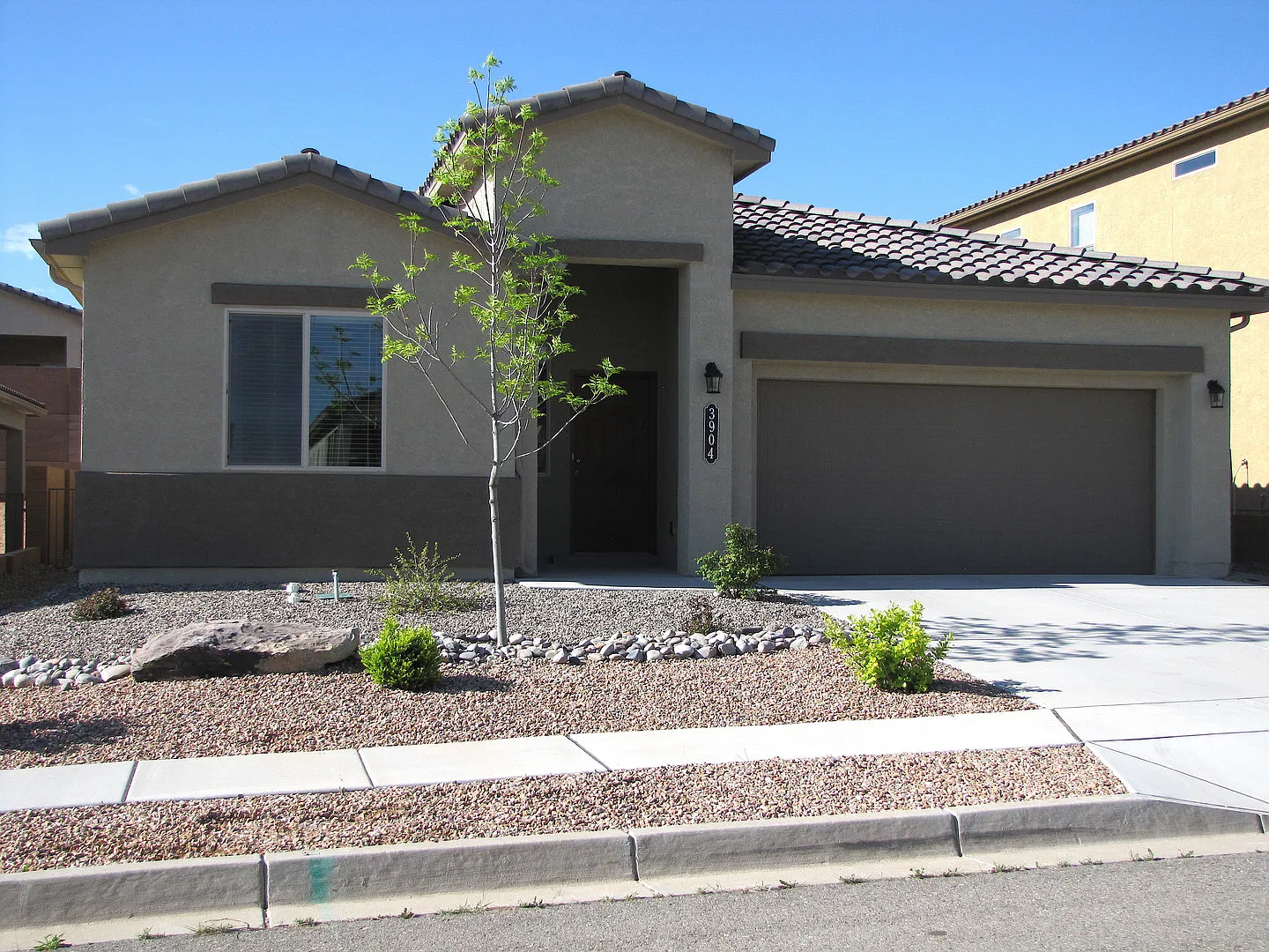 Beautiful Rio Rancho Home. 3 bedroom/2 bath with Refrigerated Air, 2 Car Garage — Photo 3
