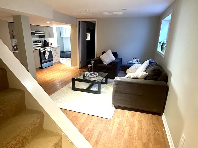 116 Rexway Dr E — Photo 4