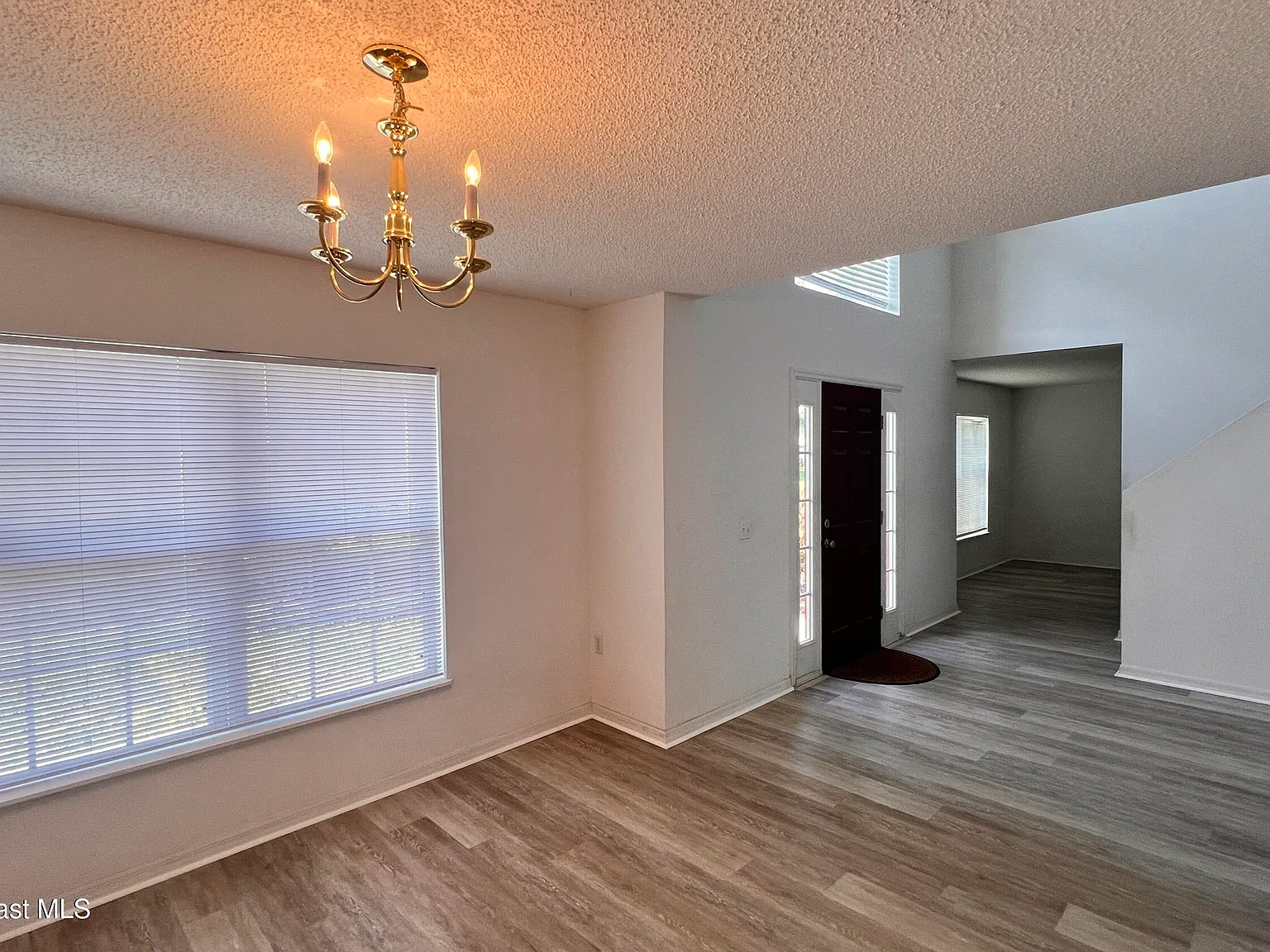4 bed, 2.5 bath, 2395 sqft, $2,550 — Photo 3