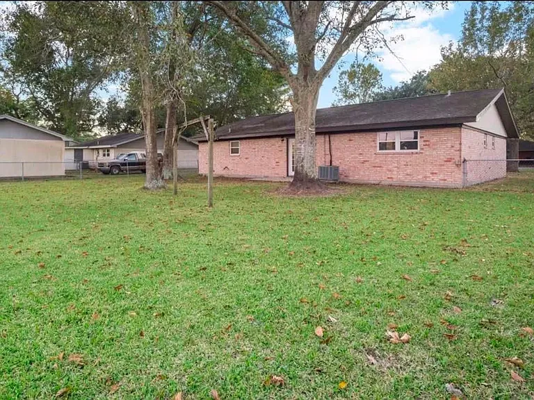 1347 E Palm Dr — Photo 7
