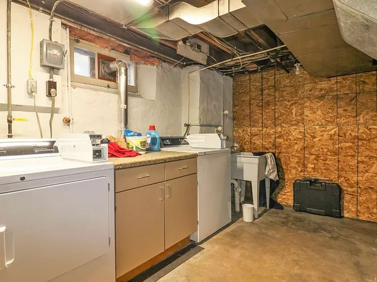 1325 Rogers St — Photo 5